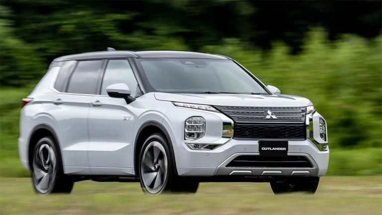 2024 Mitsubishi Outlander PHEV in grey.